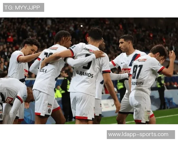 阿什拉夫将在法甲轮休巴黎或让马尔基尼奥斯等人替补出战 阿什拉夫将在法甲轮休巴黎或让马尔基尼奥斯等人替补出战